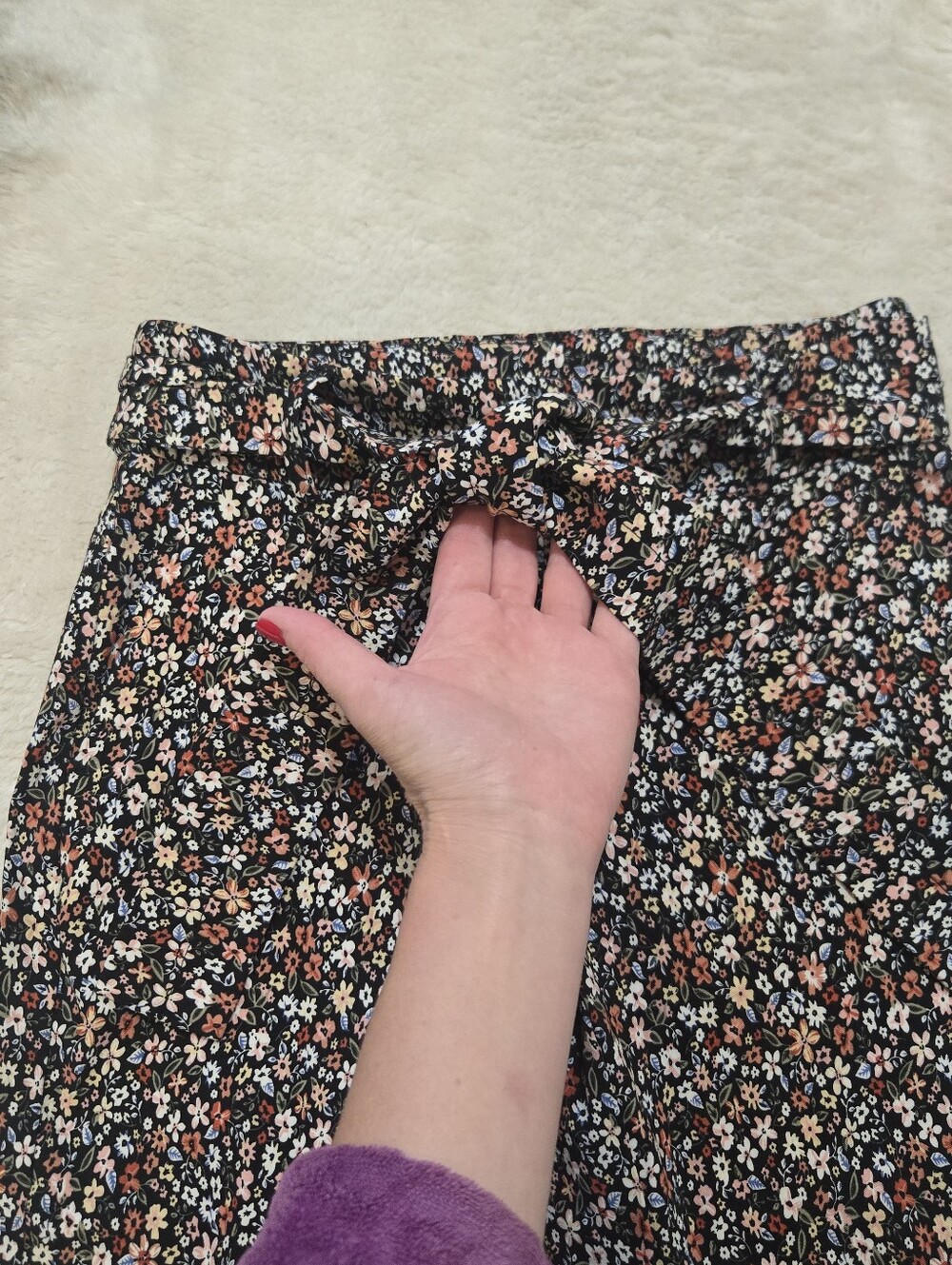 Jules & Leopold Black Ditsy Floral Belted Stretch Straight Leg Pants, Size Small - Picture 7 of 10